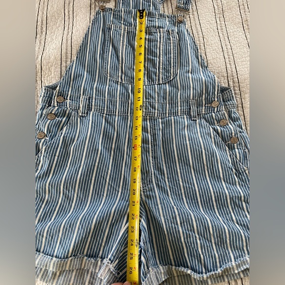 Gap UltraSoft Denim Stripe Shortalls Overalls Blue Railroad Stripe Large - Picture 9 of 9